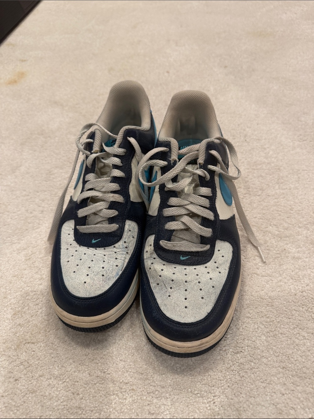 Nike Navy, White & Light Blue Low-Top Sneakers